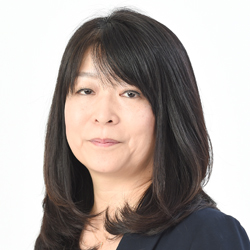 藤曲亜樹子氏