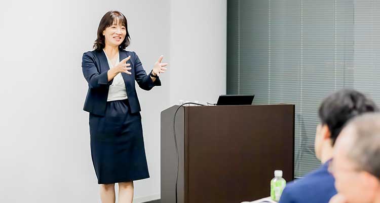 坂爪洋美氏(法政大学 キャリアデザイン学部 教授)