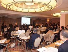 真田 茂人氏/講演 photo