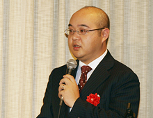 秋山 輝之氏 photo