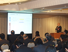 秋山 輝之氏/講演 photo