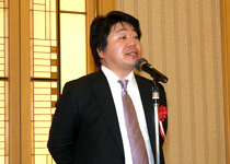 真田 茂人氏