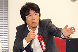 岡崎氏/講演 photo