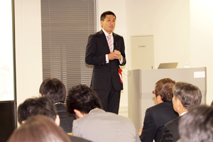 中原氏/講演 photo