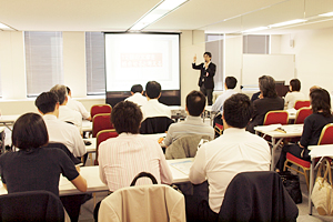 下地氏/講演 photo