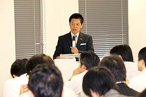 丸山氏/講演 photo