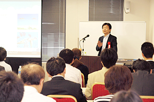 荻島氏/講演 photo
