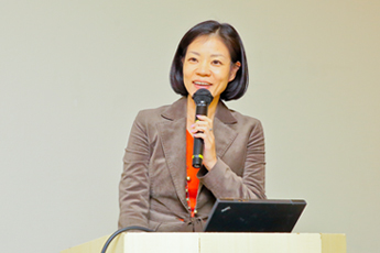 小原佳子氏 Photo