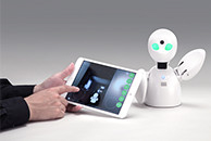 株式会社オリィ研究所
離れた場所にいる人と人をつなぐロボット「OriHime 」