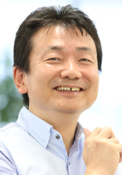 間中 健介氏