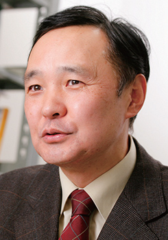 山本 寛氏