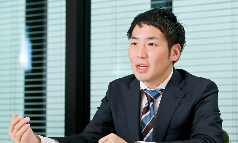 株式会社野村総合研究所 証券ソリューション事業本部 HRM室 HR企画・推進グループ 副主任 和田智行さん インタビューの様子